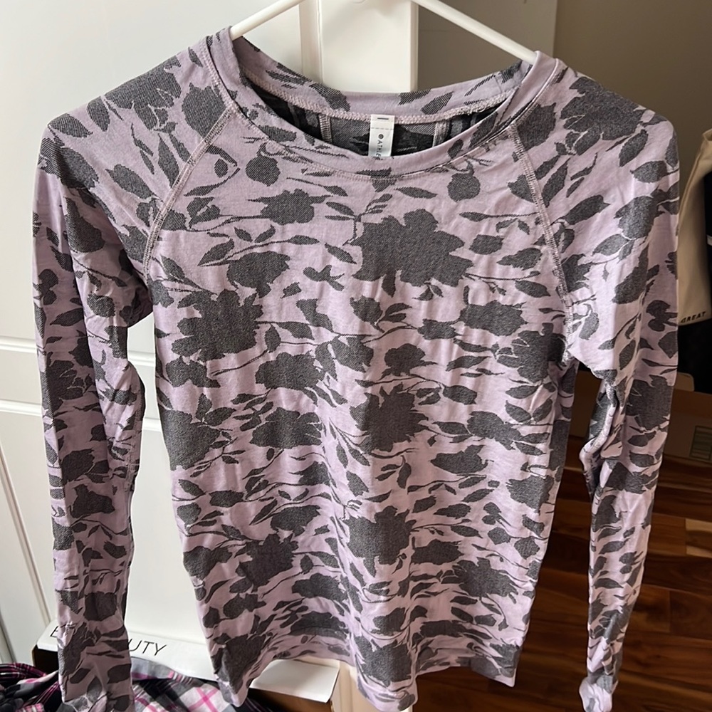 Athleta Momentum floral seamless top